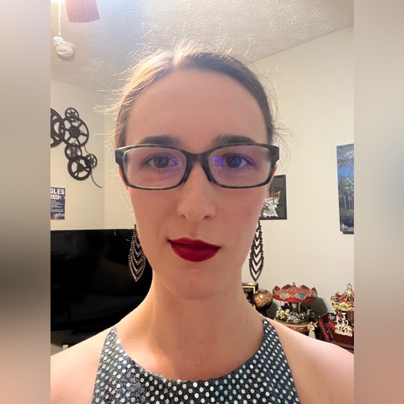 Meet the Posher, Julia - Picture 4 of 6